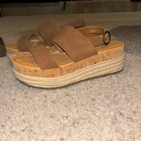 AE Espadrille Flatform Sandals - Picture 4 of 5